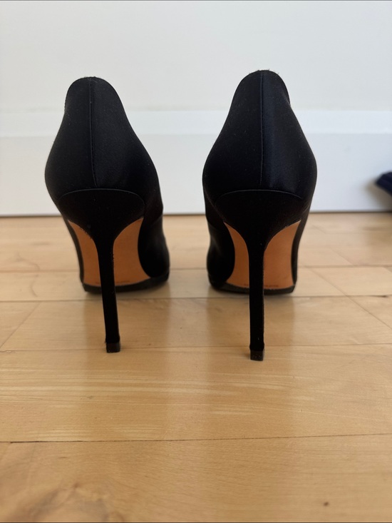 Manolo Blahnik Sarin Pointed Toe Pumps